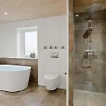 Hébergement de vacances Awesome In With Jacuzzi Otterup