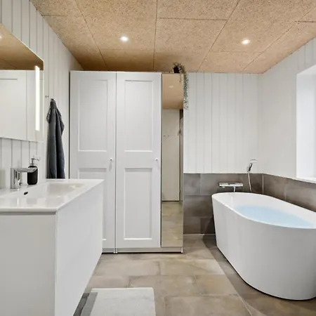 Awesome In With Jacuzzi